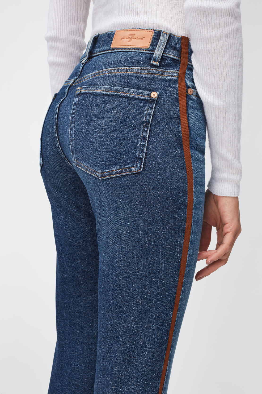 THE STRAIGHT CROP LUXE VIN B-SIDE