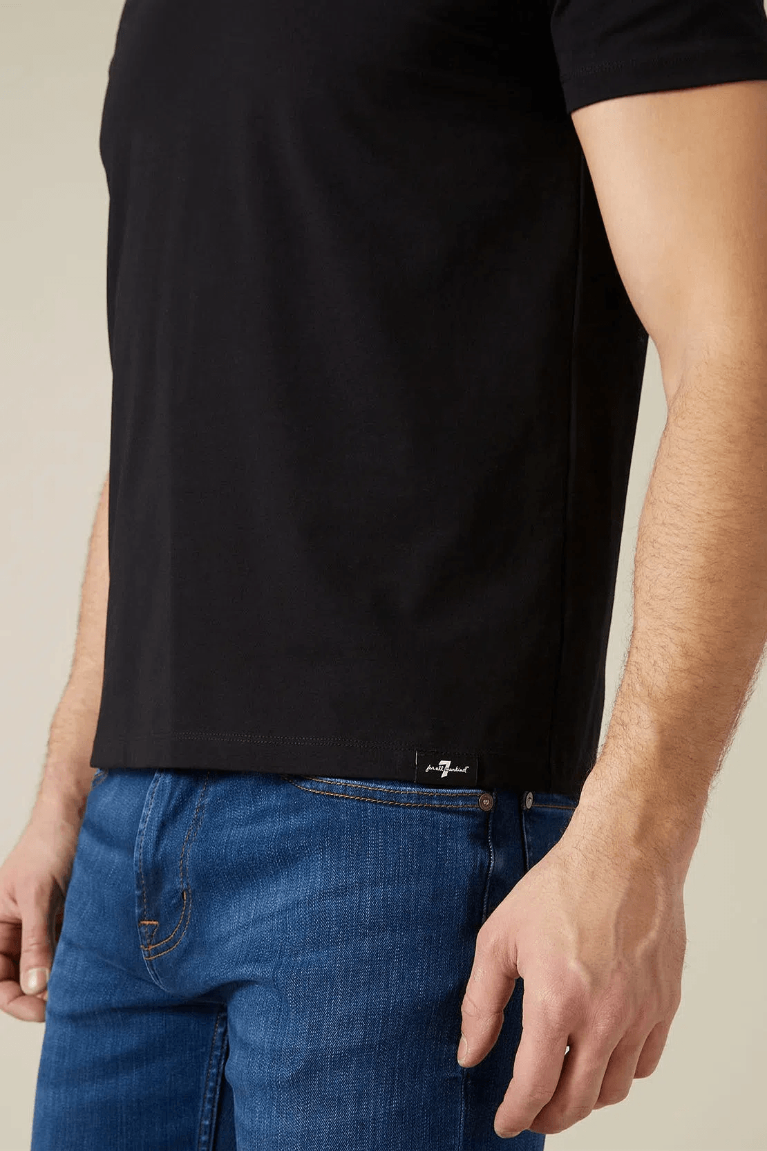 T-SHIRT LUXE PERFORMANCE V-NECK BLACK