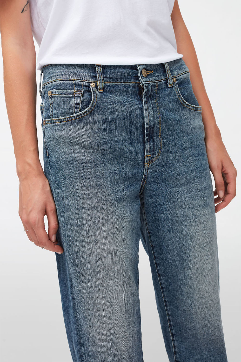 THE MODERN STRAIGHT ICONIC