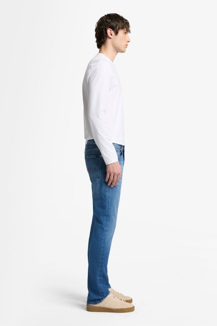 THE STRAIGHT VERNON