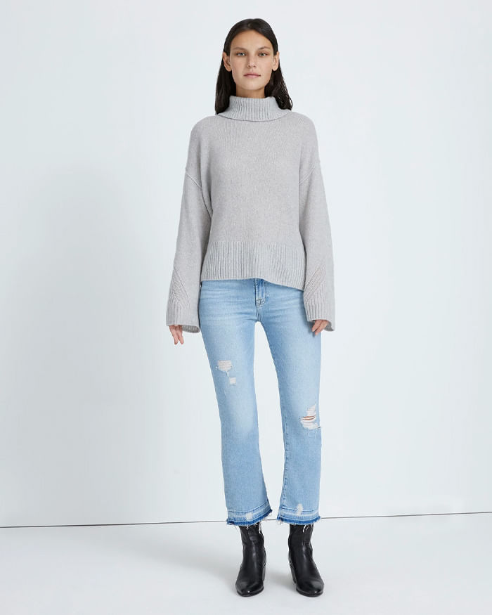 COZY TURTLENECK SWEATER IN LIGHT HEATHER GREY