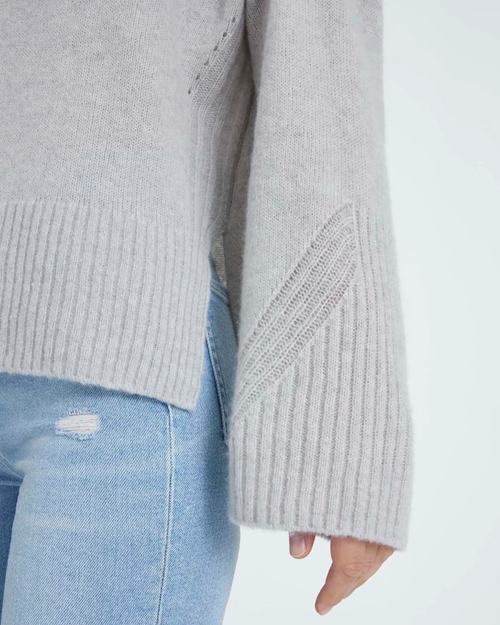 COZY TURTLENECK SWEATER IN LIGHT HEATHER GREY