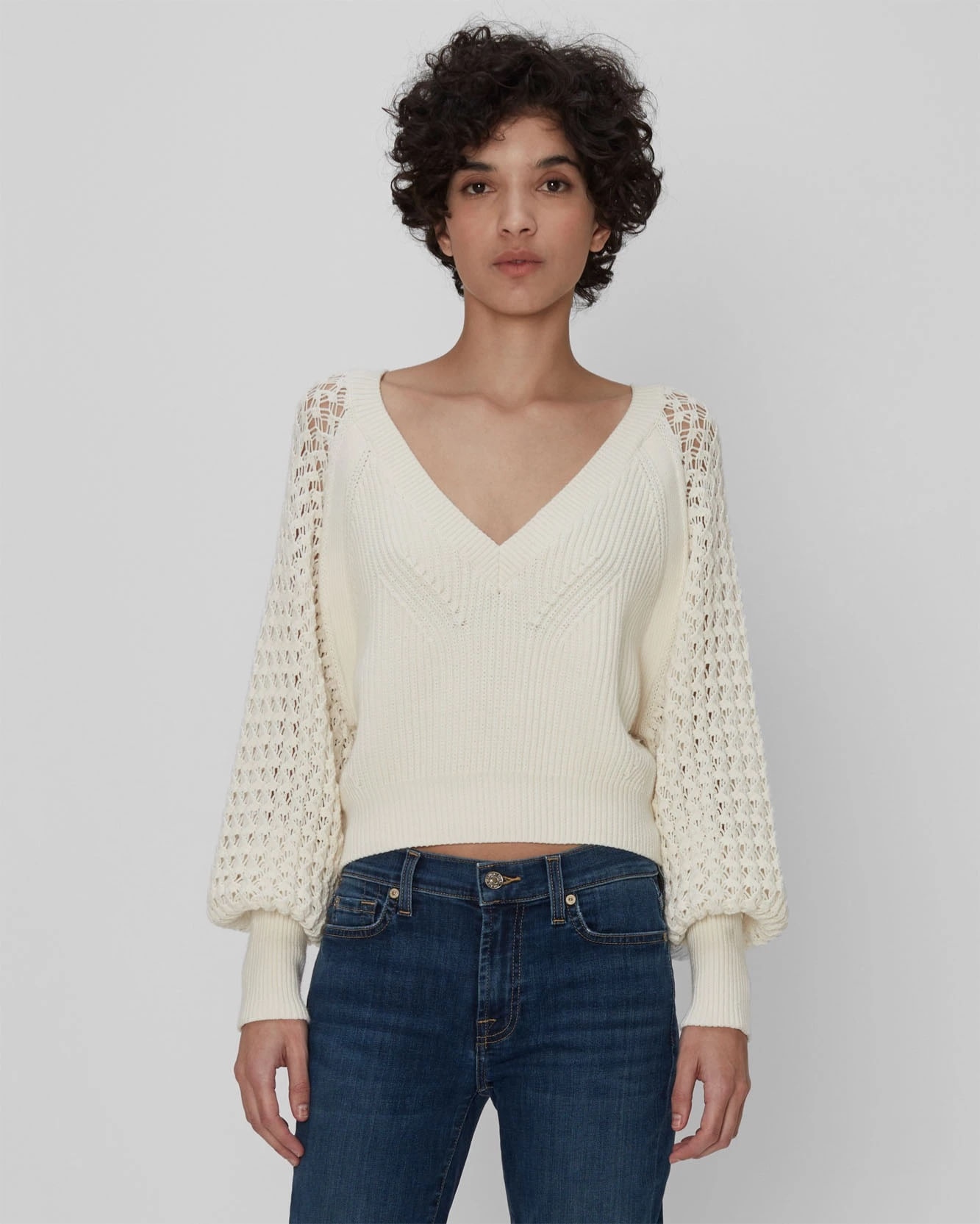 V-NECK LONG SLEEVE SWEATER IN IVORY