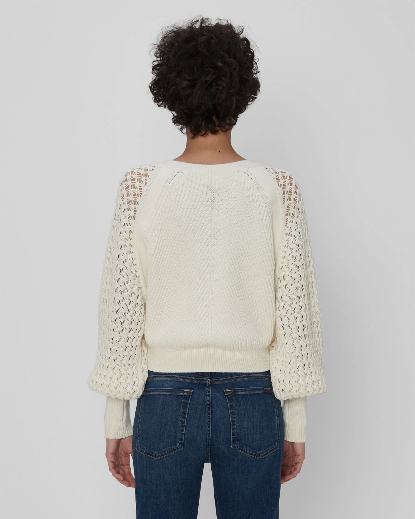 V-NECK LONG SLEEVE SWEATER IN IVORY