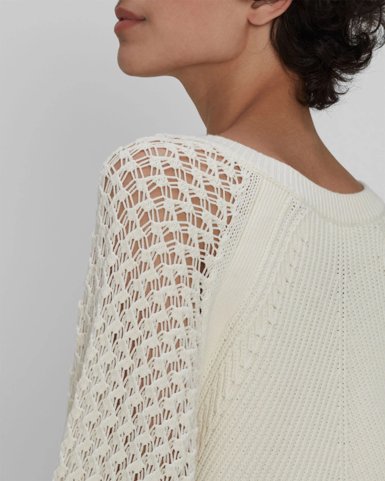 V-NECK LONG SLEEVE SWEATER IN IVORY