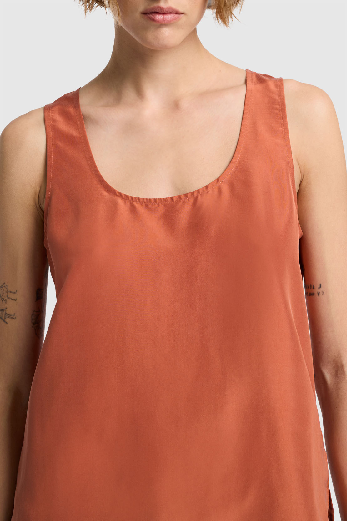 EASY TANK SILK CREME CARAMEL