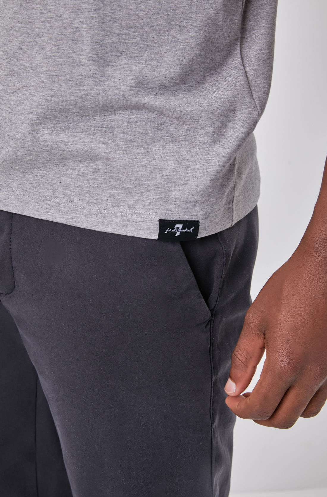 T-SHIRT LUXE PERFORMANCE V-NECK GREY MELANGE