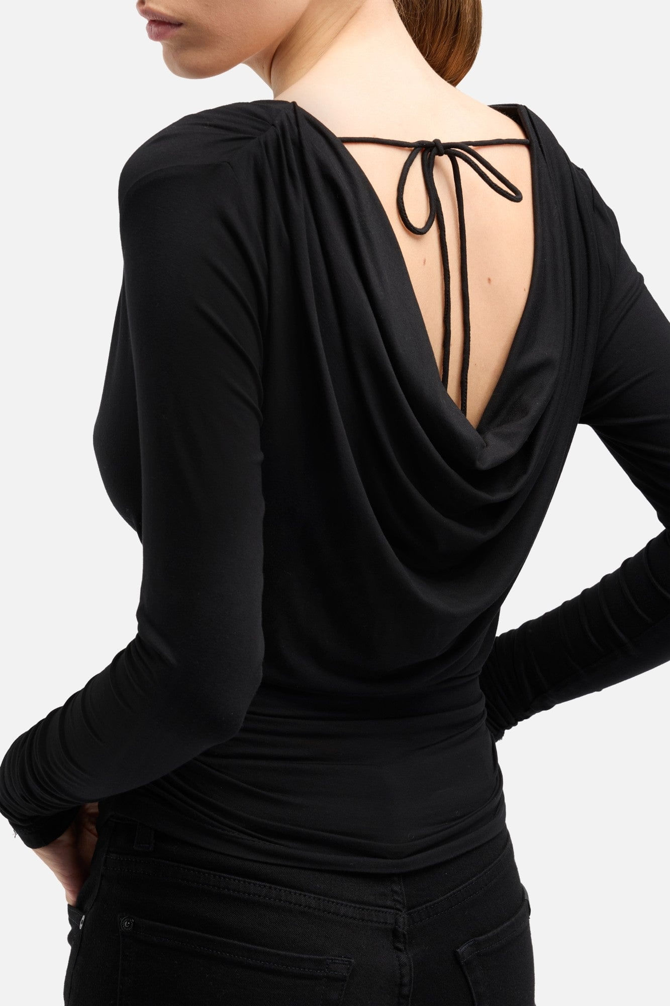 LONG SLEEVE DRAPED TOP IN BLACK