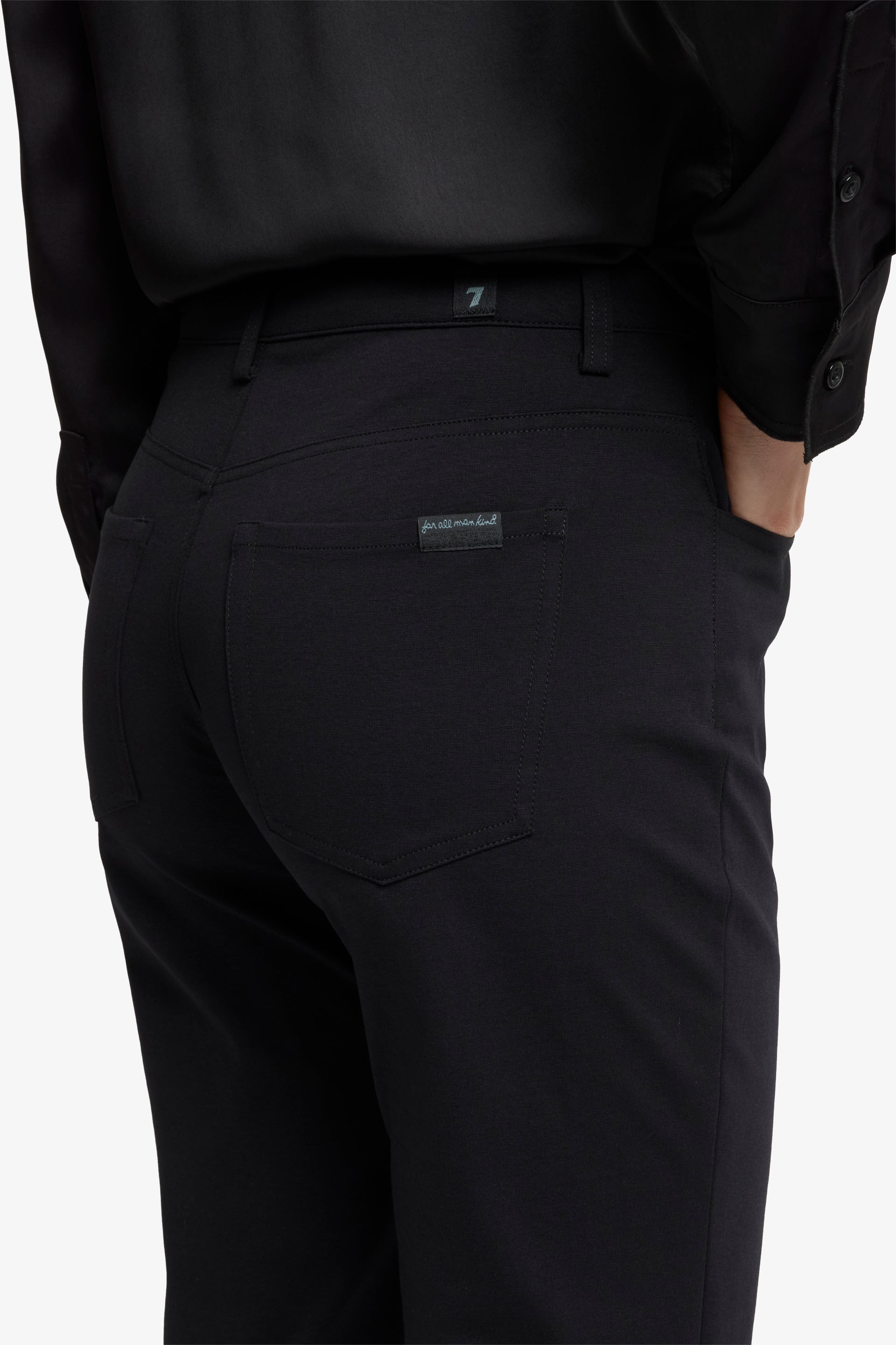LUXE PERFORMANCE KNIT CAPRI TROUSER IN BLACK