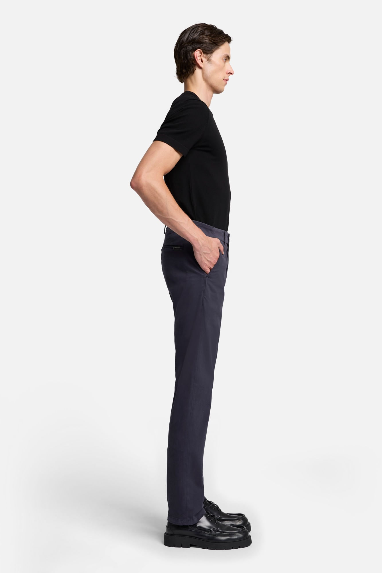 SLIMMY CHINO IN LUXE PERFORMANCE SATEEN SPACE