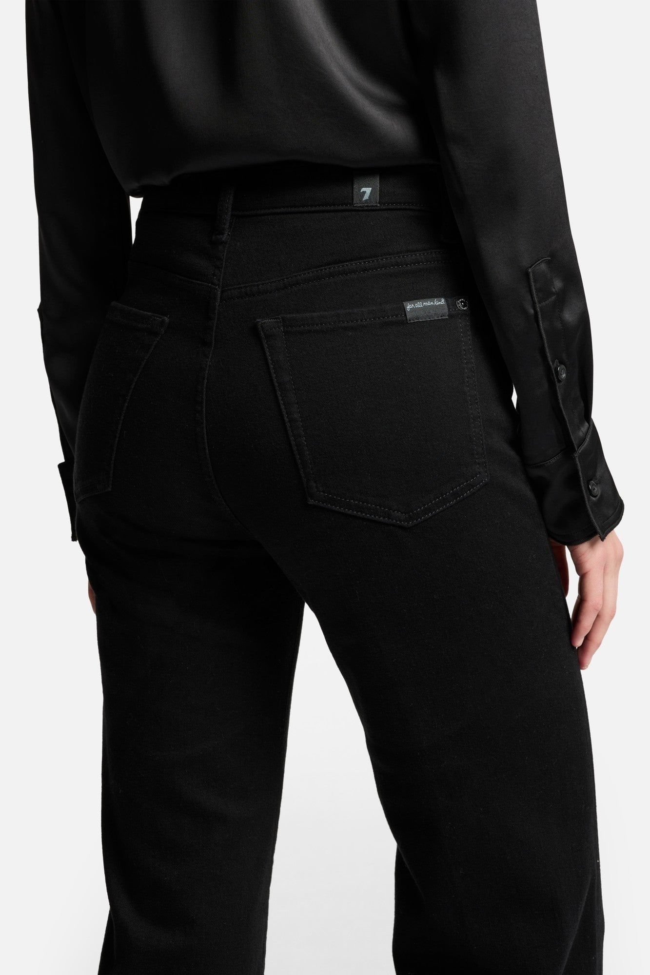 SLIM ILLUSION MODERN DOJO IN SOHO NIGHT