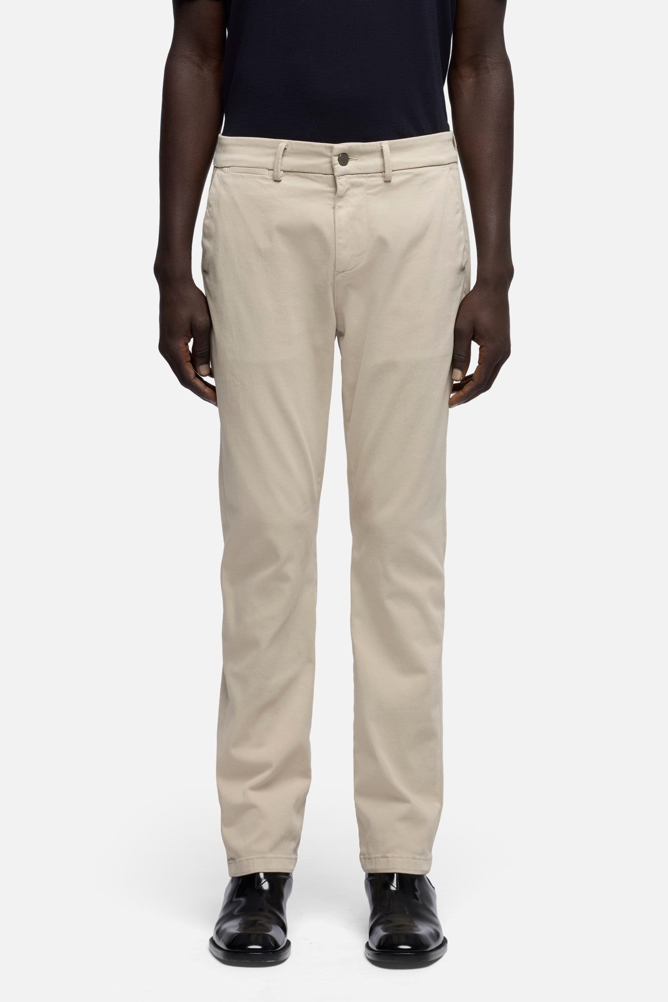 SLIMMY CHINO IN LUXE PERFORMANCE SATEEN OAT