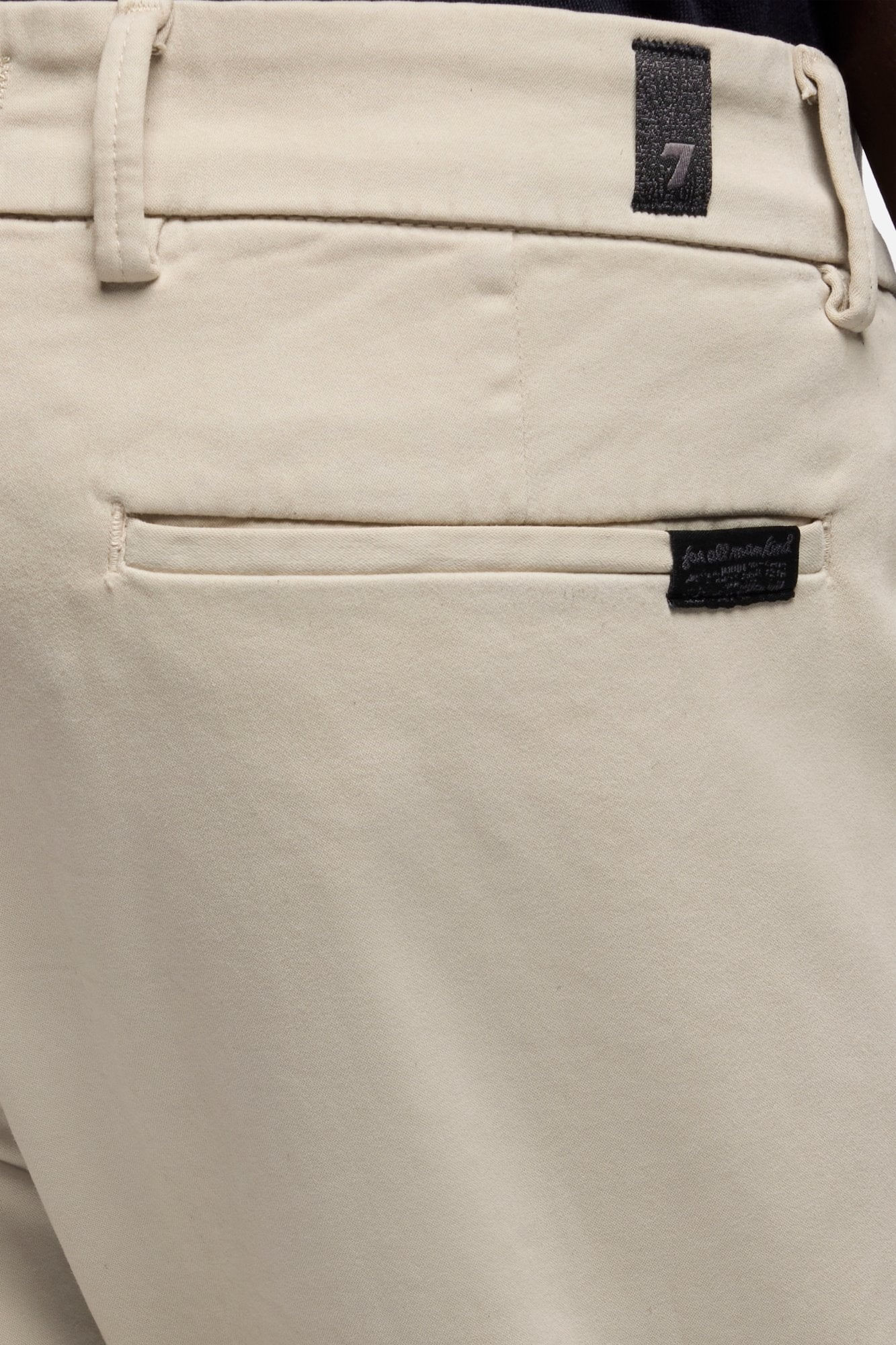SLIMMY CHINO IN LUXE PERFORMANCE SATEEN OAT
