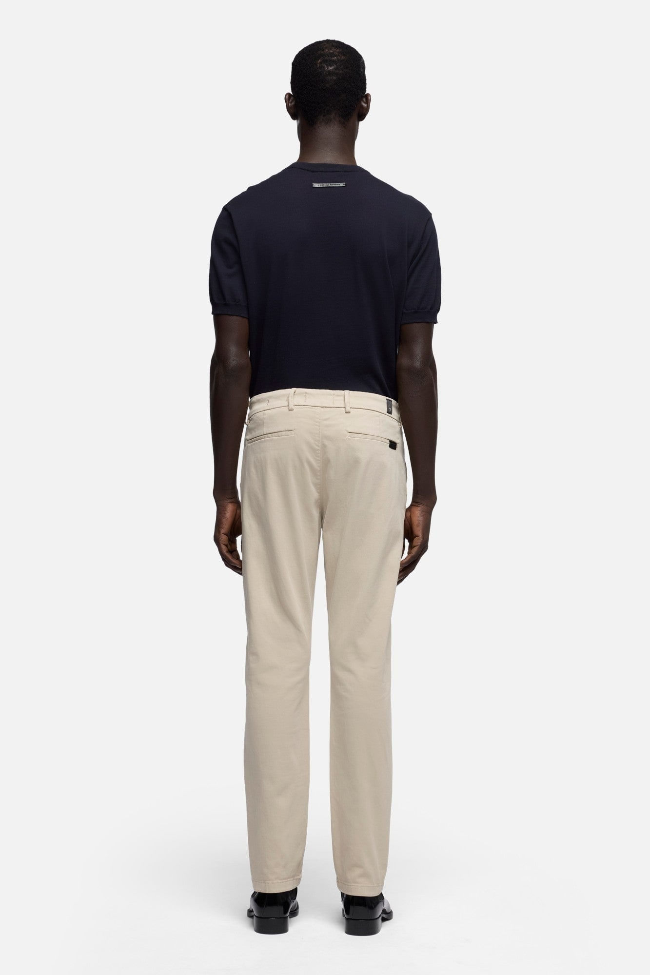 SLIMMY CHINO IN LUXE PERFORMANCE SATEEN OAT