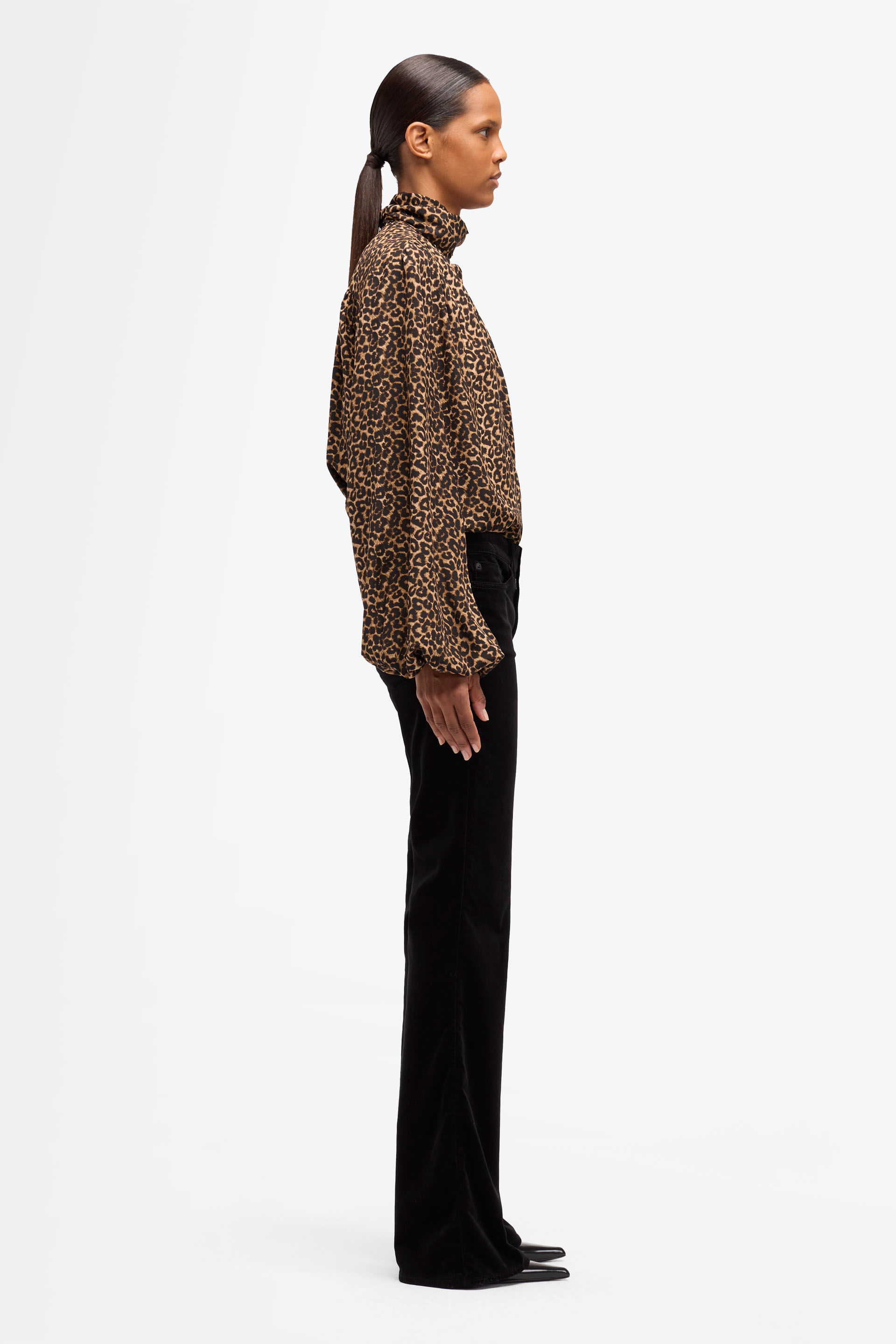 THE LEGGY BOOTCUT VELVET BLACK