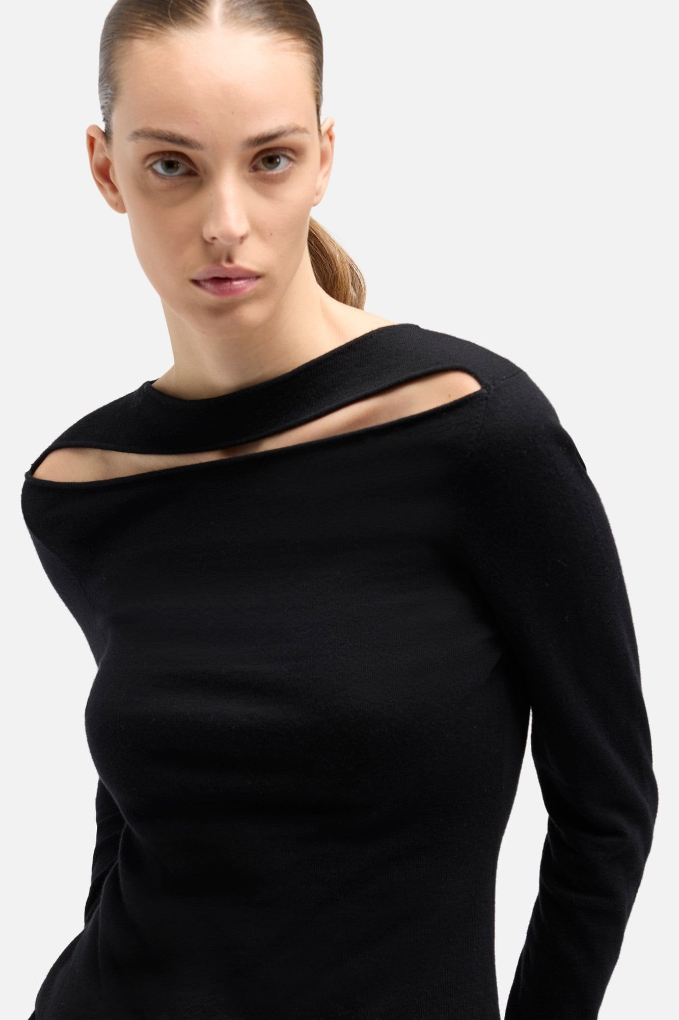 CASHMERE BLEND CUTOUT SWEATER IN BLACK