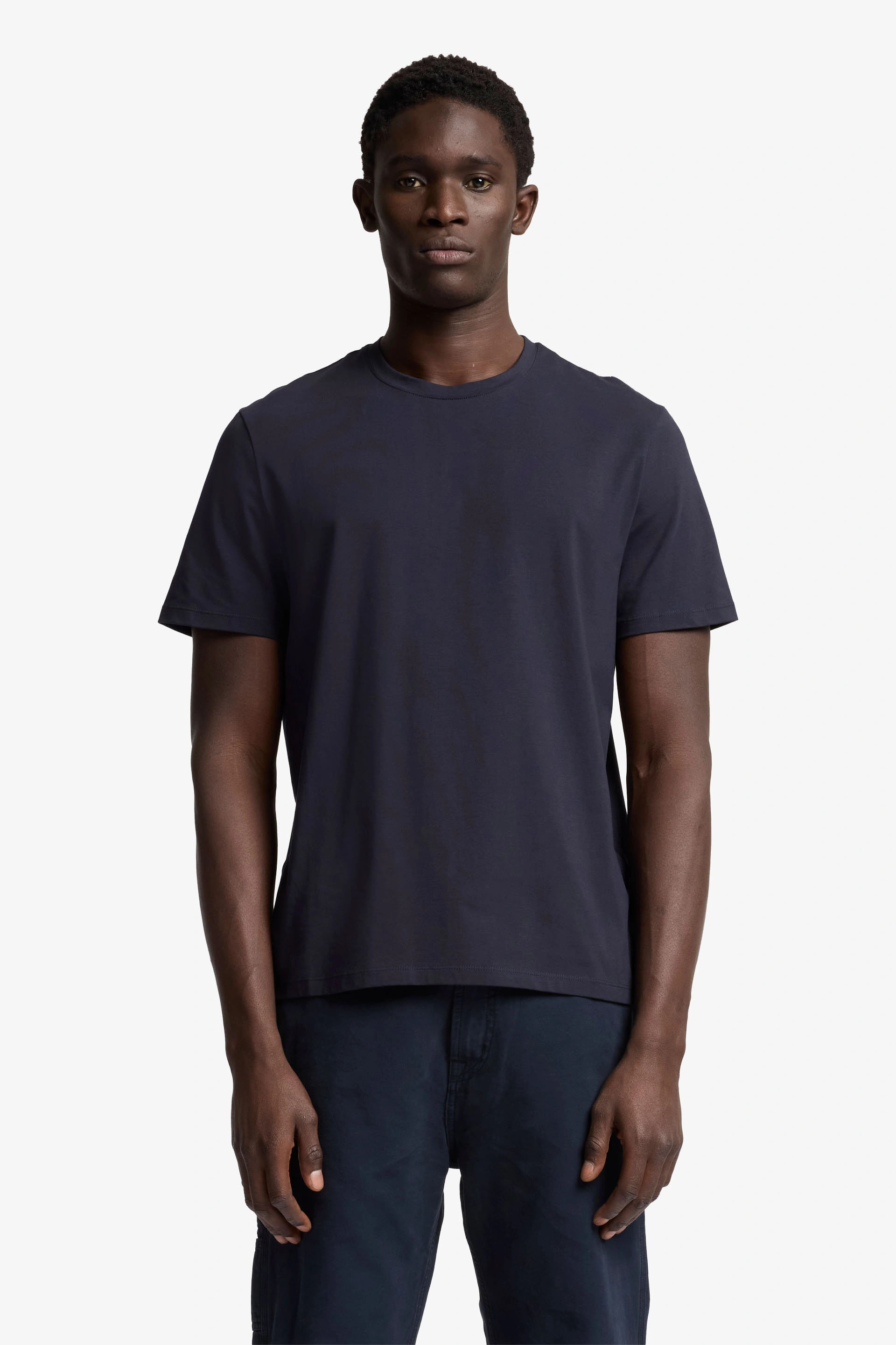 LUXE PERFORMANCE TEE IN NAVY