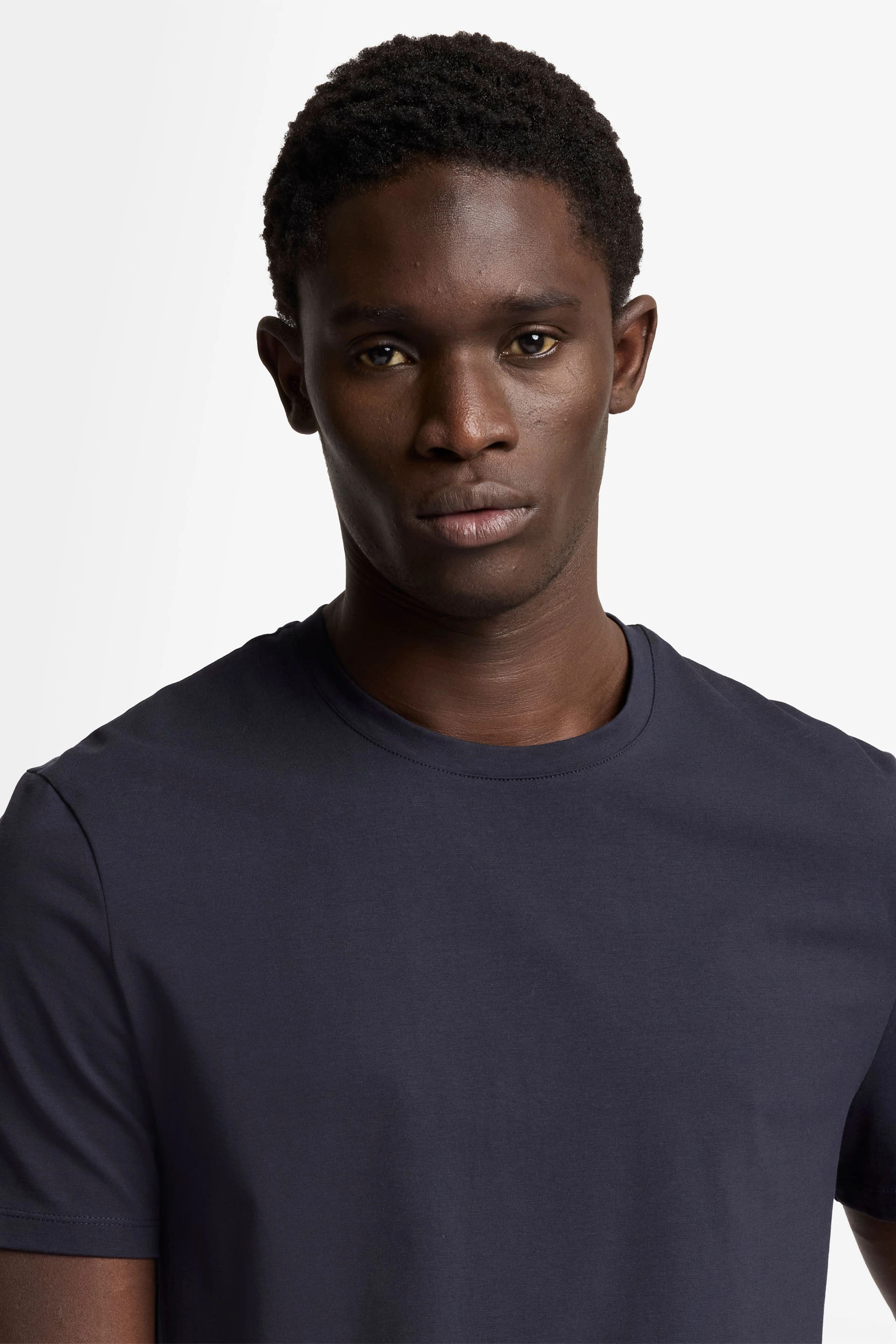 LUXE PERFORMANCE TEE IN NAVY