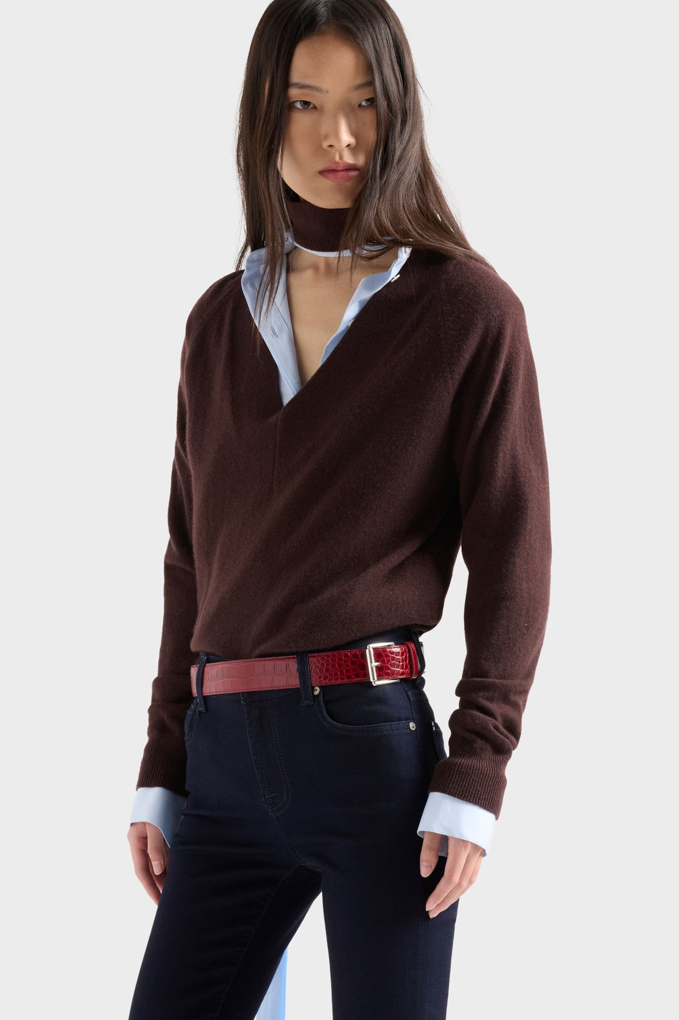 LARGE RIB V-NECK SWEATER IN CASHMERE COFFEE BEAN